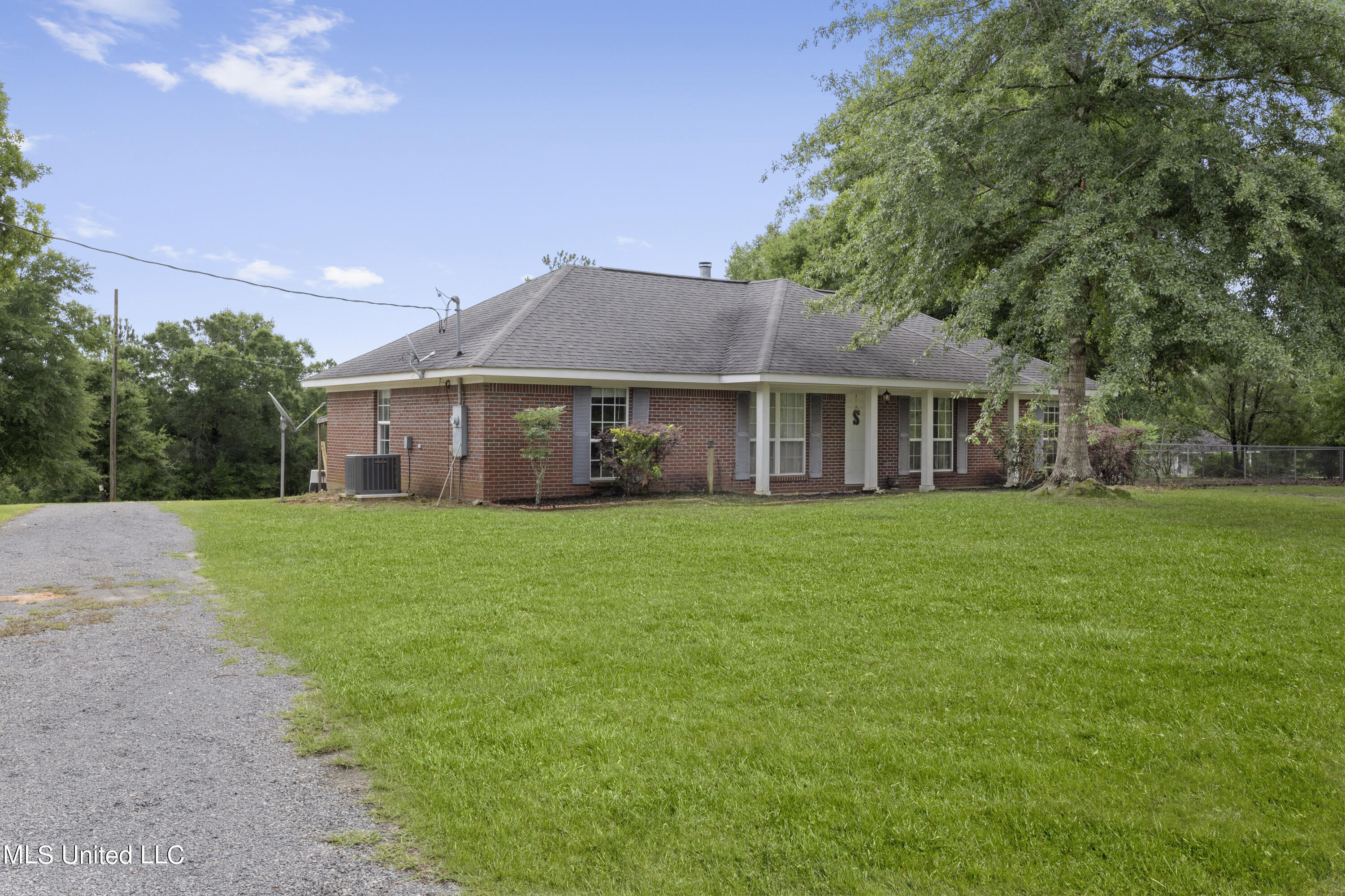 1132 C F Ward Road Lucedale, MS 39452 - Photo 4 of 34 004