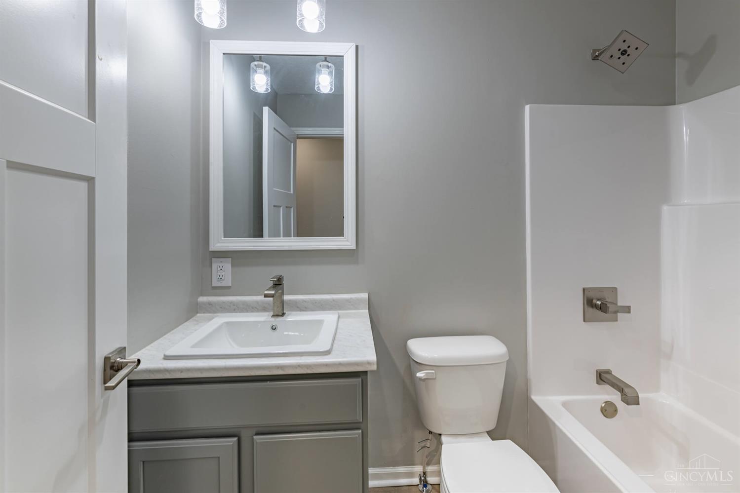 2684 Wenning Road Cincinnati, OH 45231 - Photo 13 of 27 Gallery Image 13