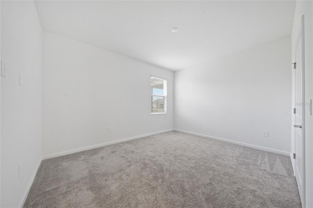 6061 Shavasana Road Clermont, FL 34714 - Photo 31 of 33 an empty room with a window