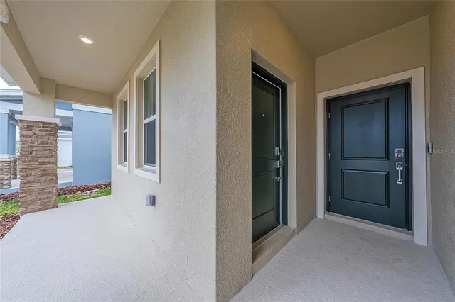 a view of an entryway with livingroom
