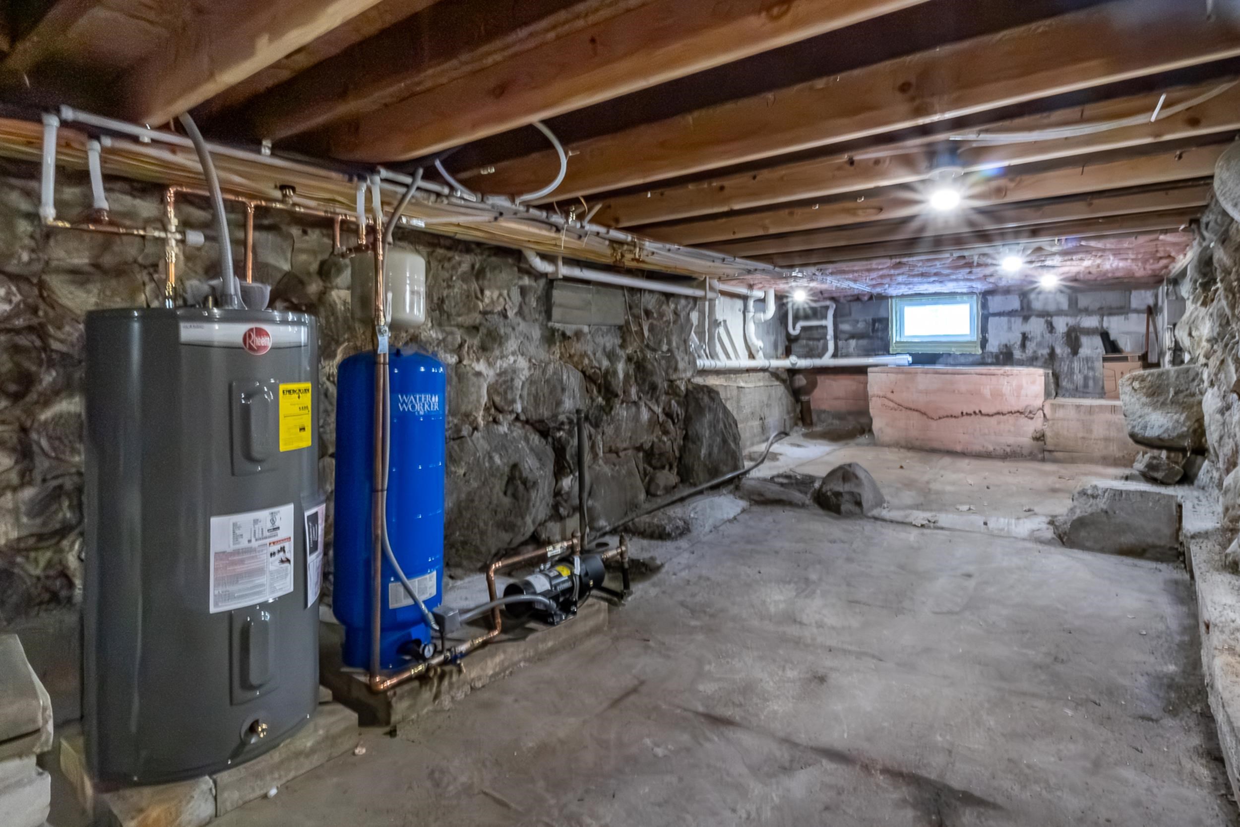 1299 Lake Shore Road Manchester, NH 03109 - Photo 27 of 35