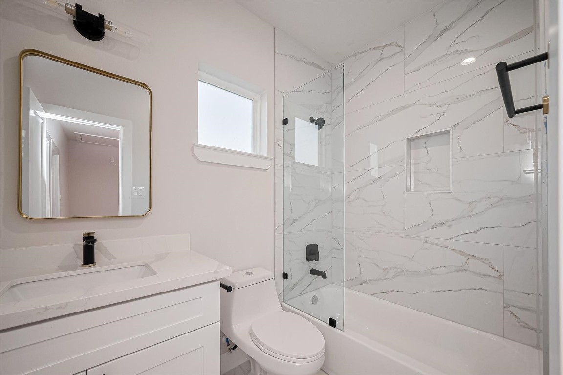 3542 Mt Pleasant Street Houston, TX 77021 - Photo 14 of 17 a bathroom with a sink toilet and shower