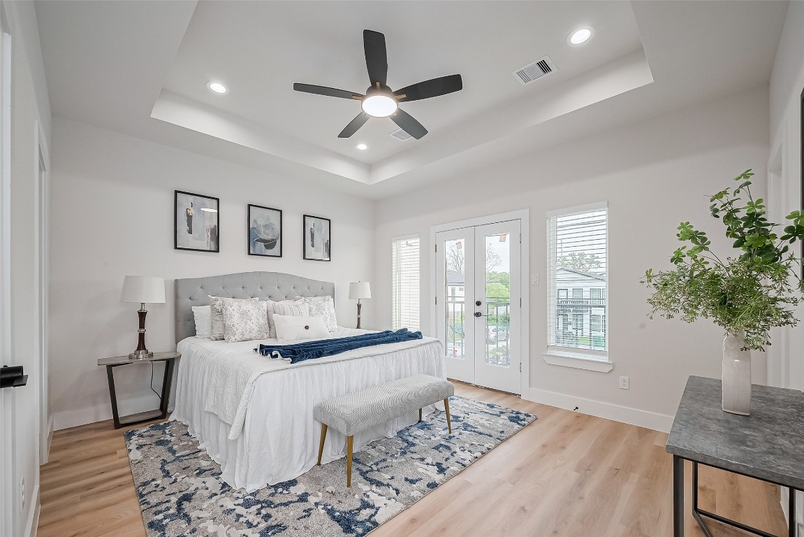 3542 Mt Pleasant Street Houston, TX 77021 - Photo 6 of 17 a bedroom with a large bed and a window