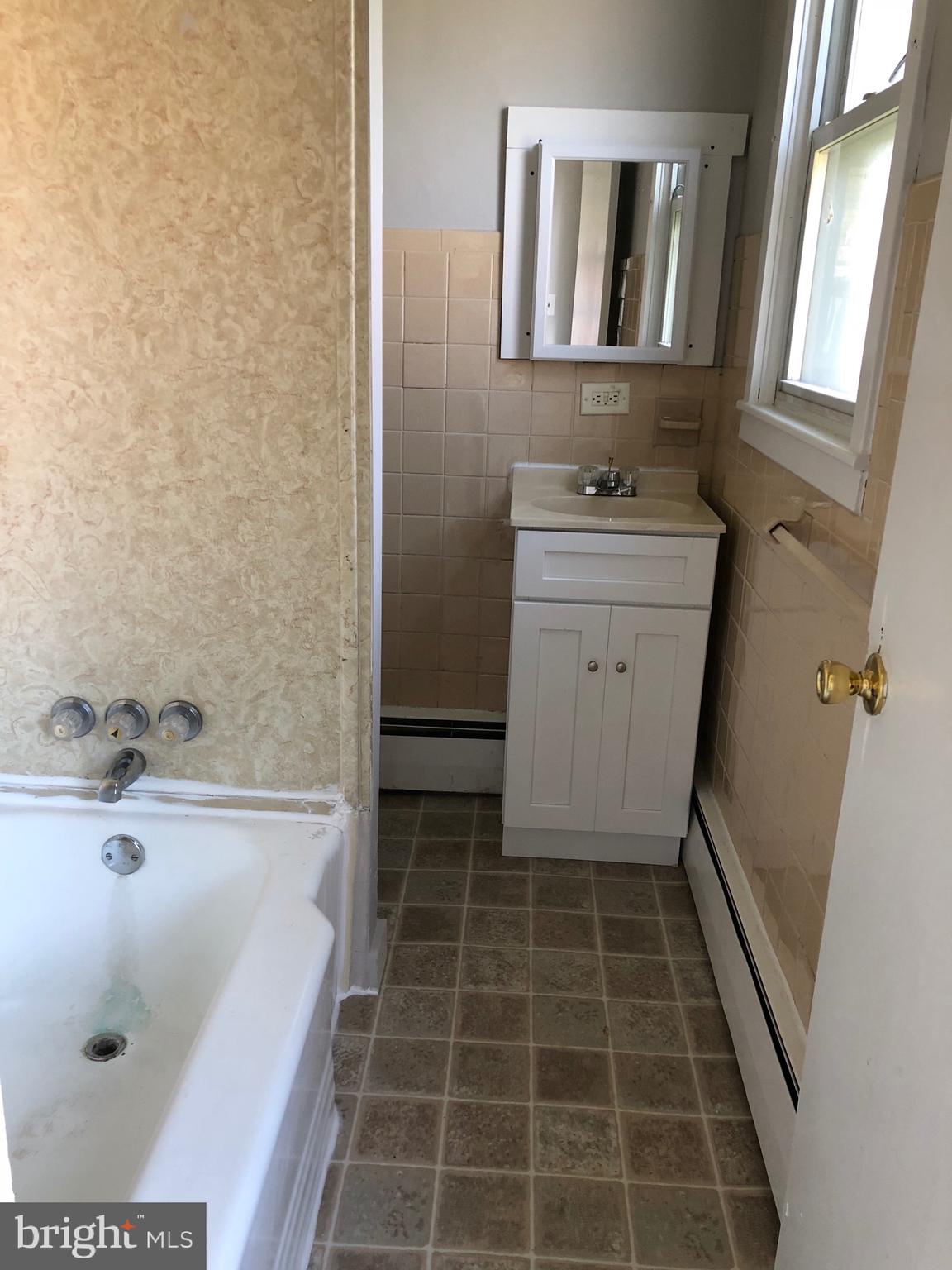 1118 Exeter Street Reading, PA 19604 - Photo 5 of 13