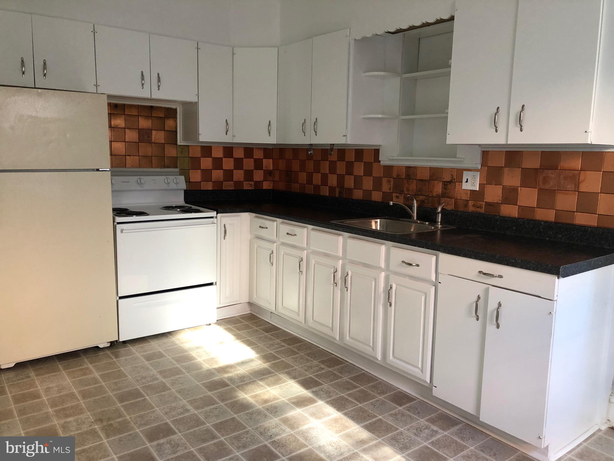 1118 Exeter Street Reading, PA 19604 - Photo 6 of 13