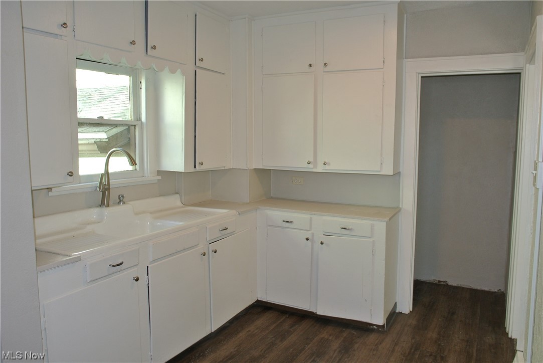 2058 18th Street Southwest Akron, OH 44314 - Photo 3 of 20