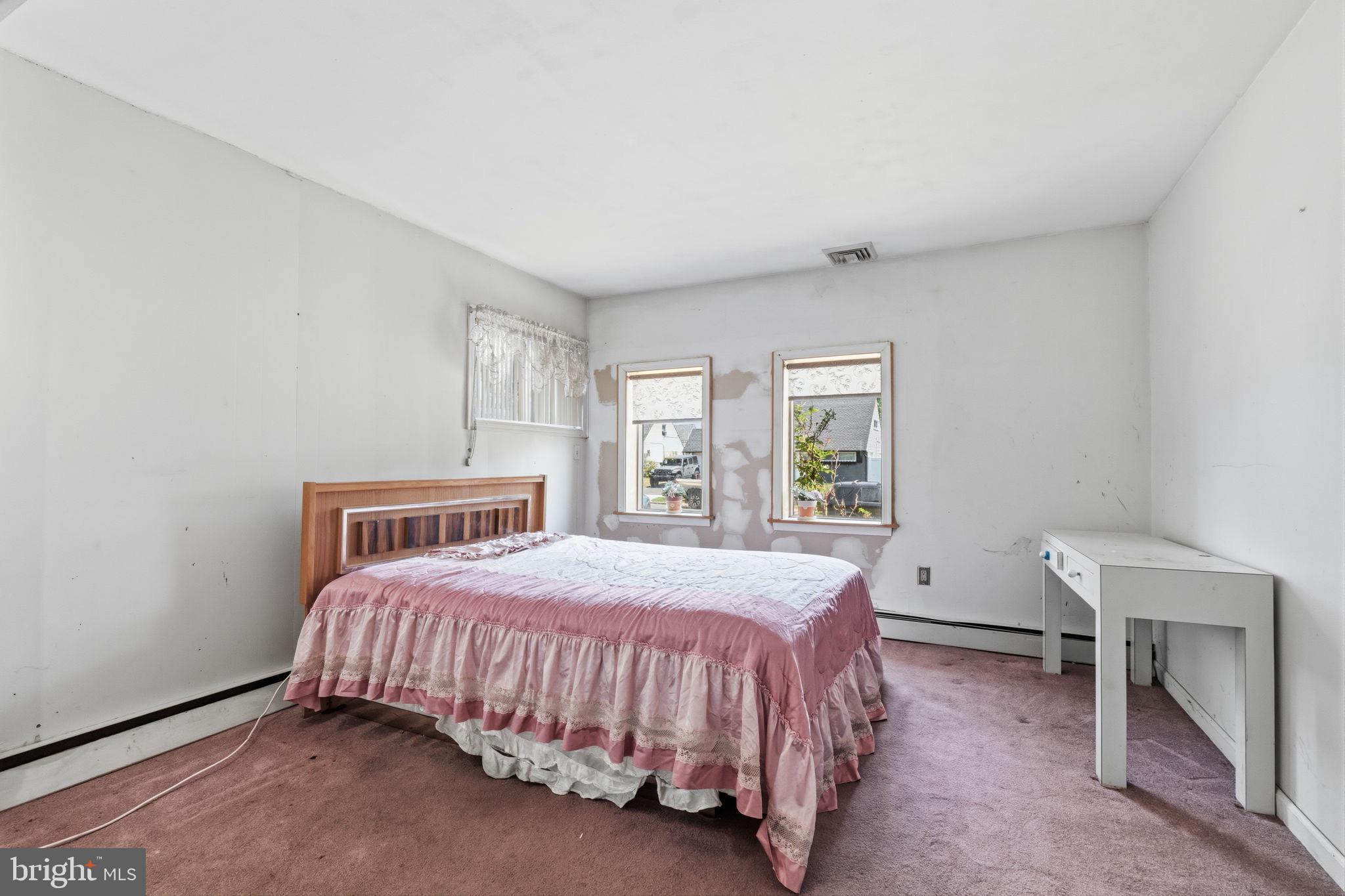 21 Iris Road Levittown, PA 19057 - Photo 20 of 32 Main Bedroom 1st floor