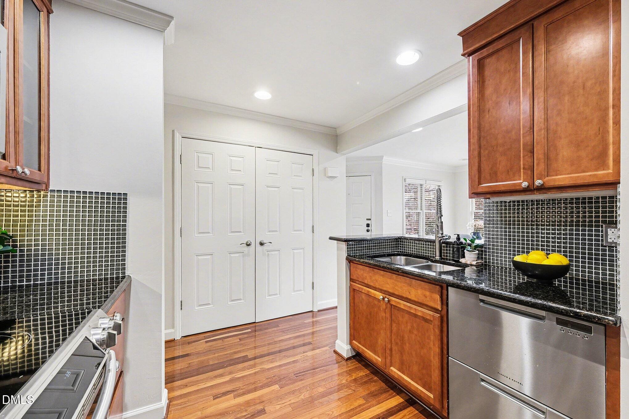 730 Washington Street, Unit 102 Raleigh, NC 27605 - Photo 9 of 20 009-730 Washington 102