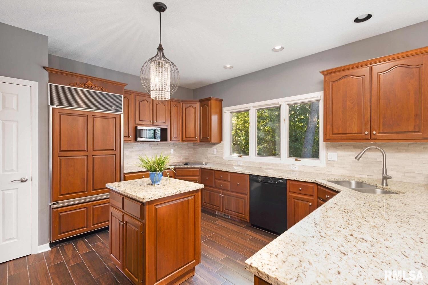 4554 Moencks Road Bettendorf, IA 52722 - Photo 17 of 38 Gallery Image 17
