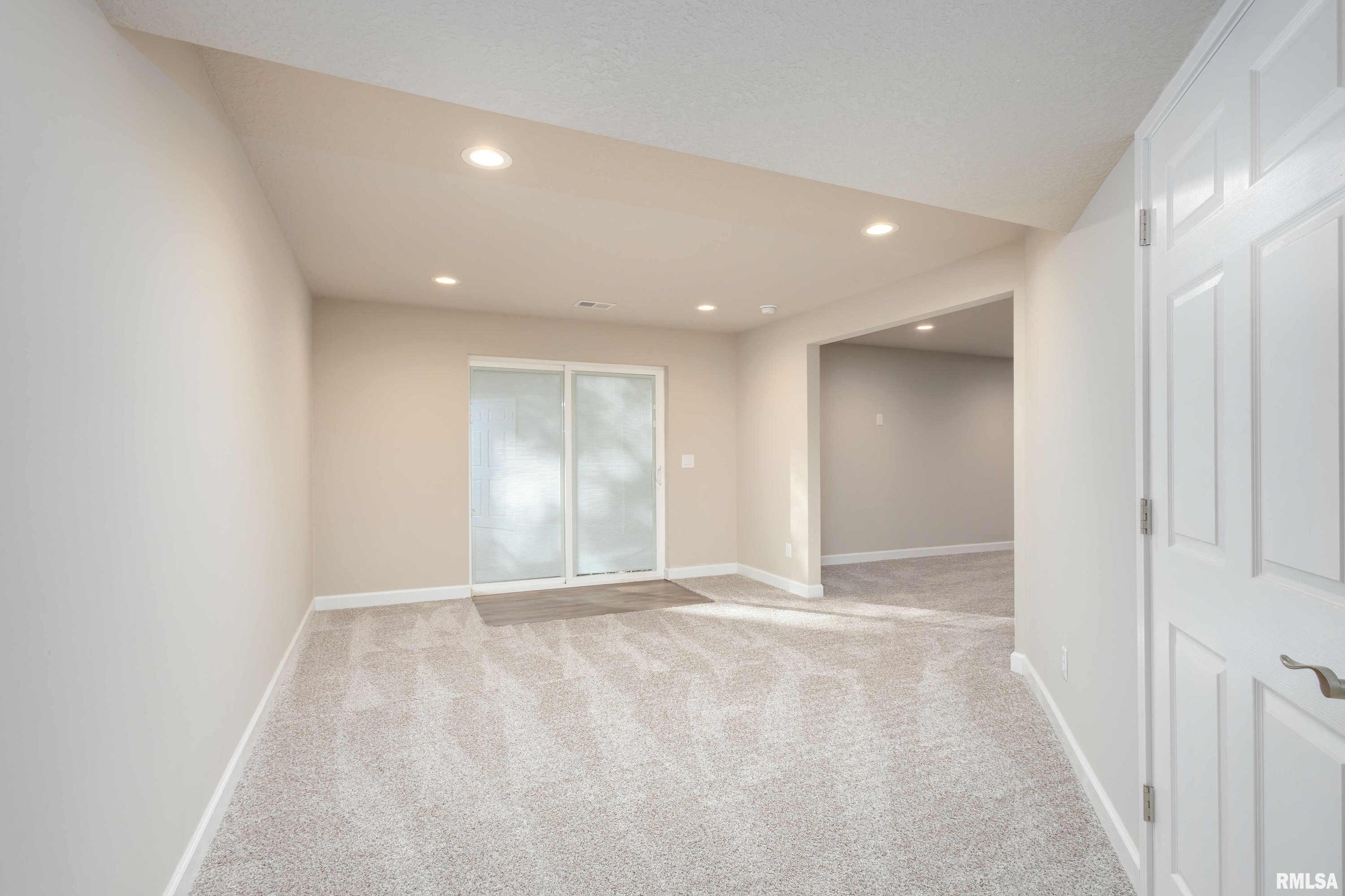 4554 Moencks Road Bettendorf, IA 52722 - Photo 8 of 38 Gallery Image 8
