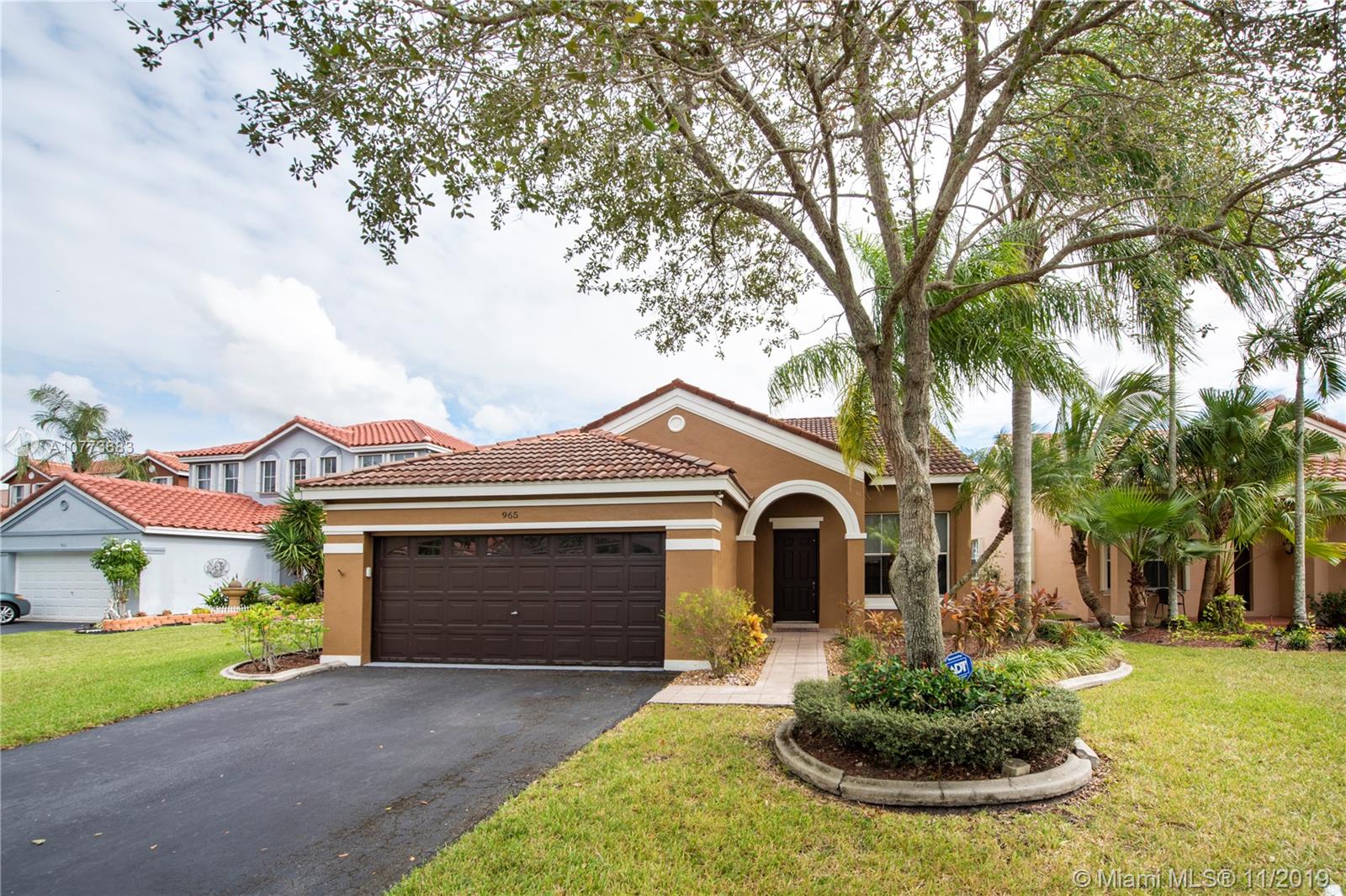 965 Falling Water Road Weston, FL 33326 - Photo 2 of 39