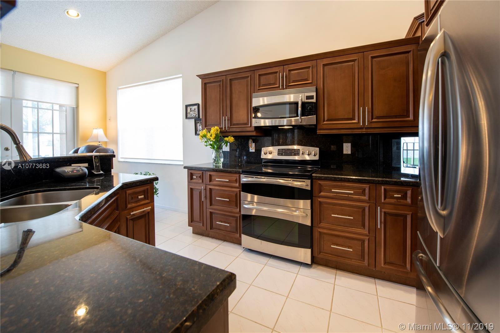 965 Falling Water Road Weston, FL 33326 - Photo 13 of 39