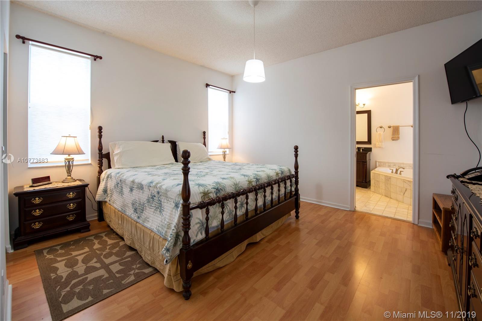 965 Falling Water Road Weston, FL 33326 - Photo 15 of 39