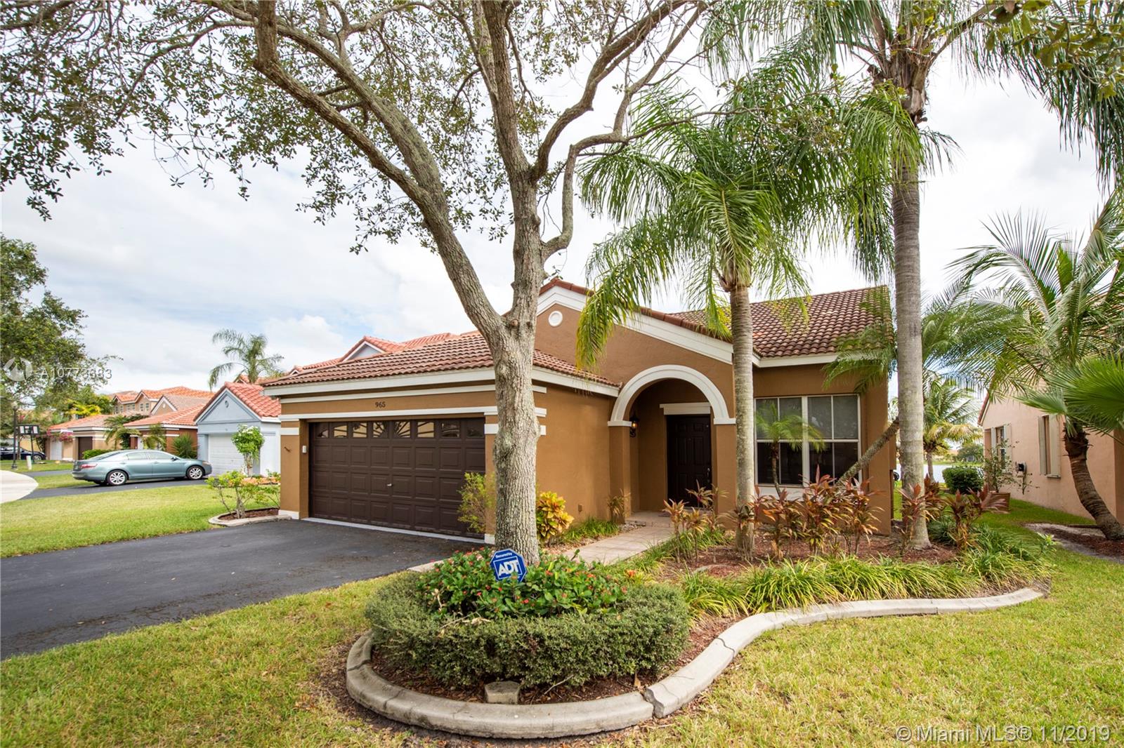 965 Falling Water Road Weston, FL 33326 - Photo 3 of 39