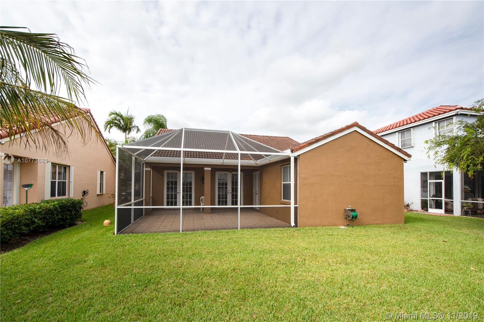 965 Falling Water Road Weston, FL 33326 - Photo 4 of 39