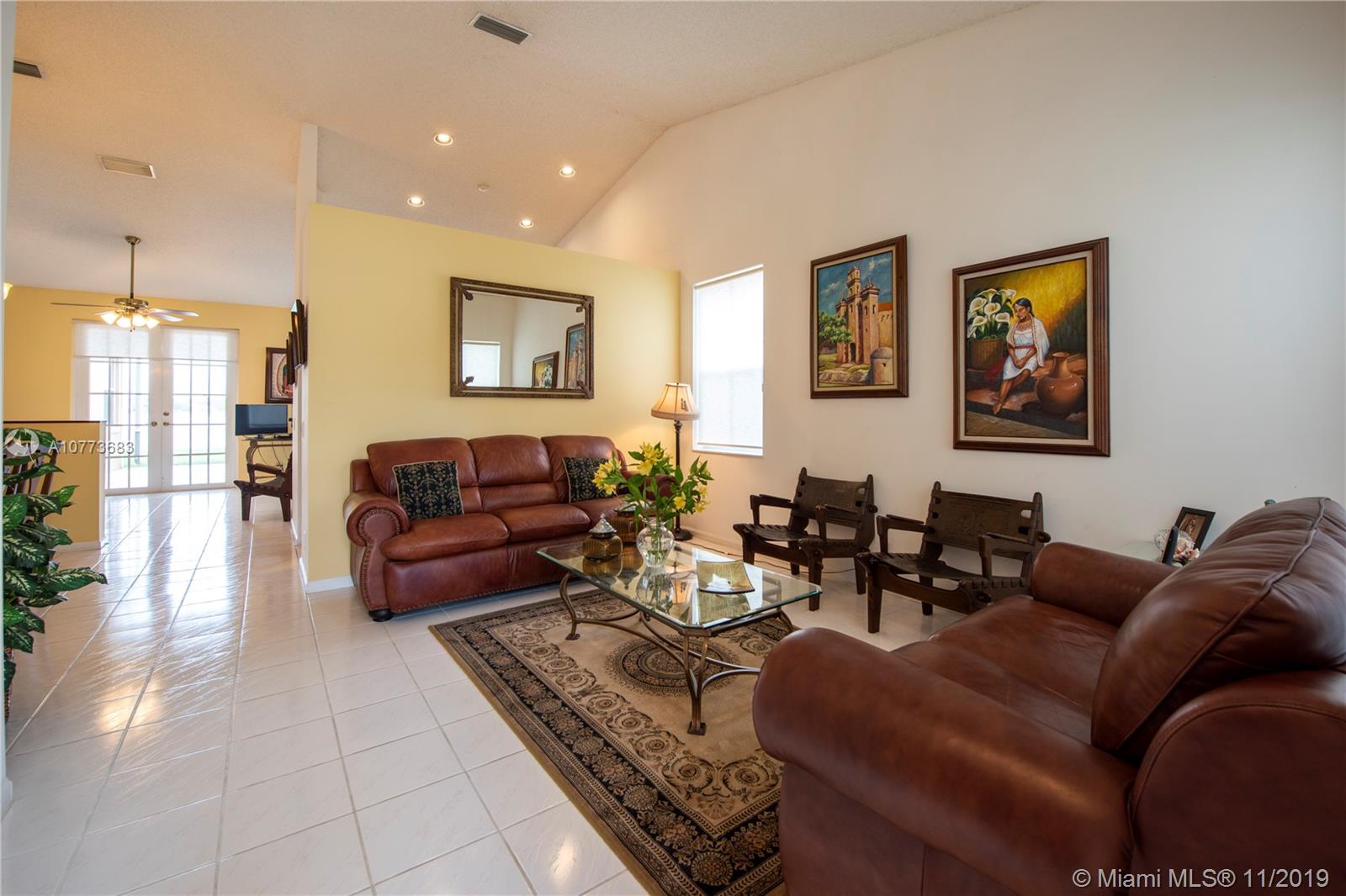 965 Falling Water Road Weston, FL 33326 - Photo 5 of 39