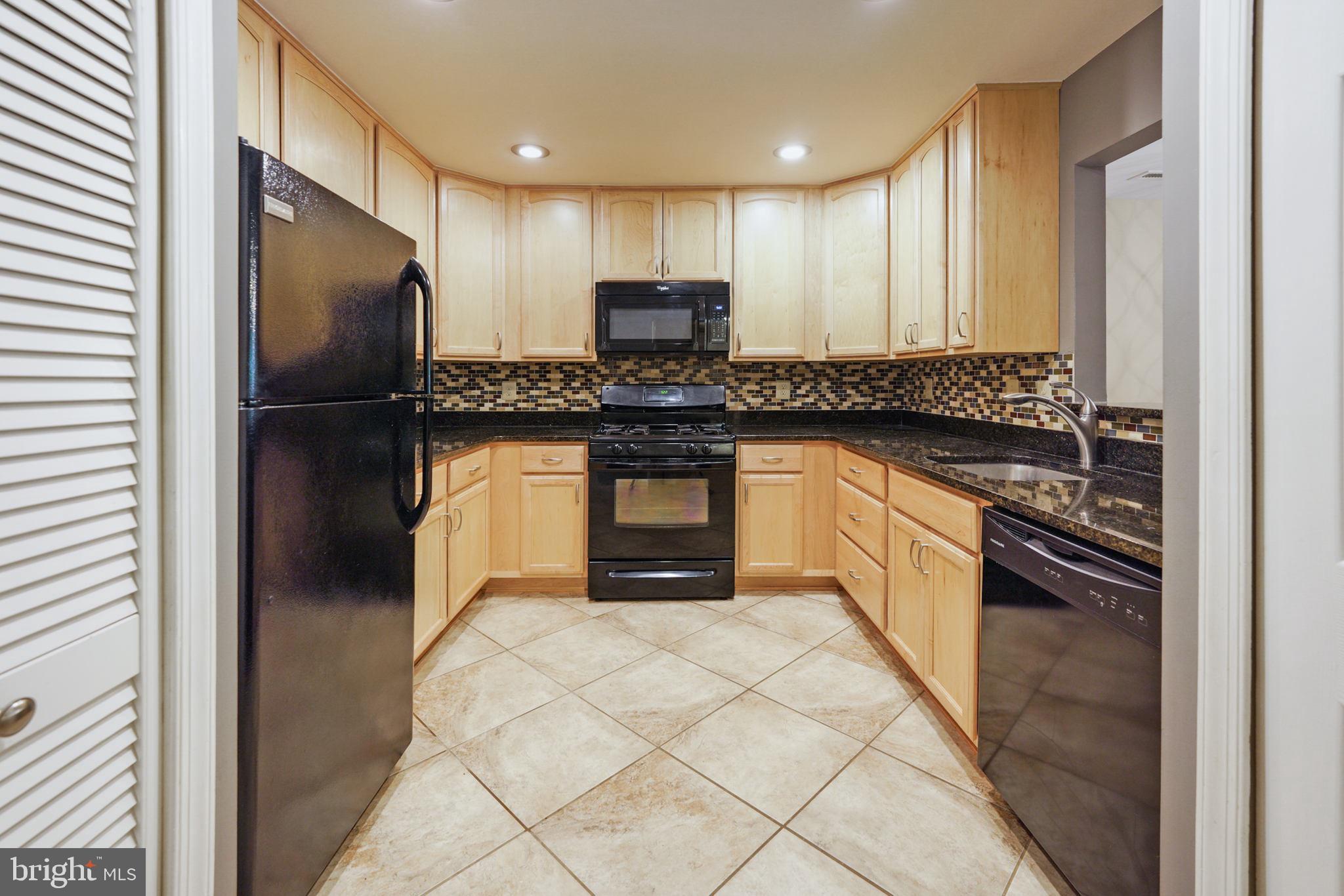 20578 Snowshoe Square, Unit 101 Ashburn, VA 20147 - Photo 2 of 13 updated kitchen
