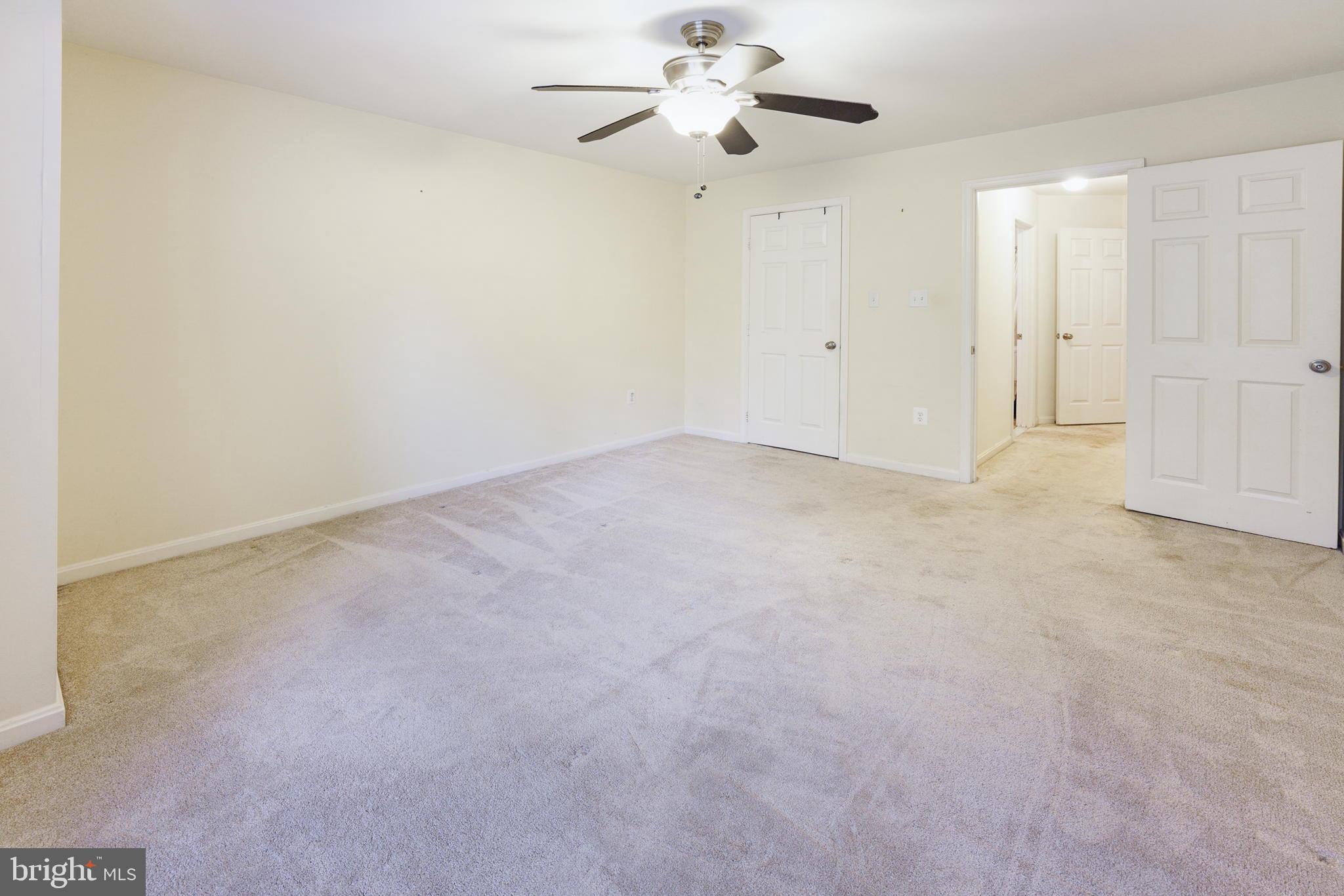 20578 Snowshoe Square, Unit 101 Ashburn, VA 20147 - Photo 7 of 13 Large bedroom