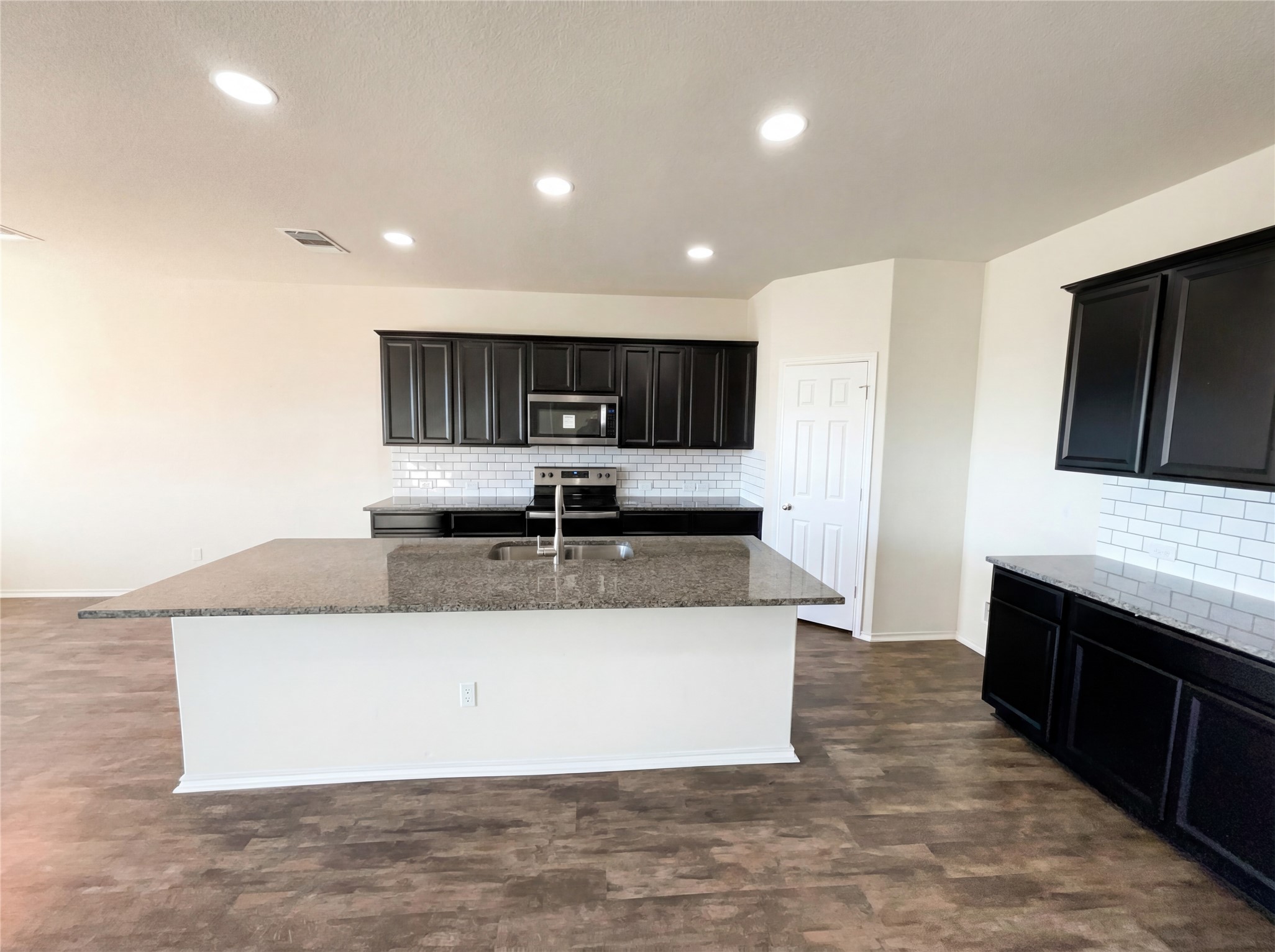 709 Hummingbird Lane Leander, TX 78641 - Photo 2 of 21