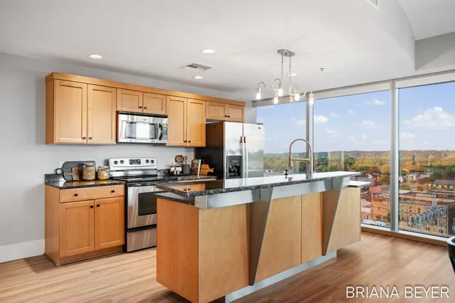$499,900 | 335 Bridge Street Northwest, Unit 907, Grand Rapids, MI 49504