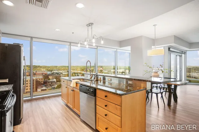 $499,900 | 335 Bridge Street Northwest, Unit 907, Grand Rapids, MI 49504