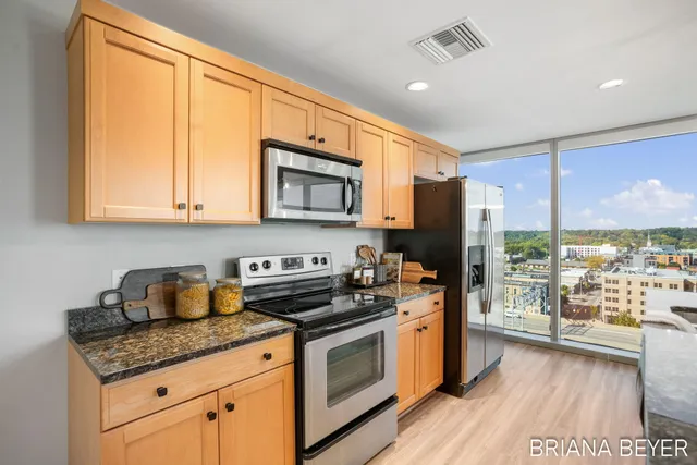 $499,900 | 335 Bridge Street Northwest, Unit 907, Grand Rapids, MI 49504