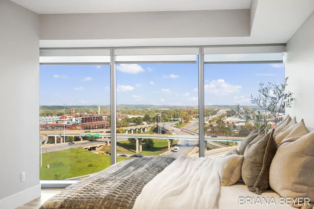 $499,900 | 335 Bridge Street Northwest, Unit 907, Grand Rapids, MI 49504