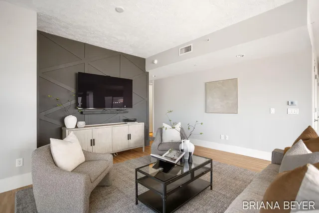 $499,900 | 335 Bridge Street Northwest, Unit 907, Grand Rapids, MI 49504