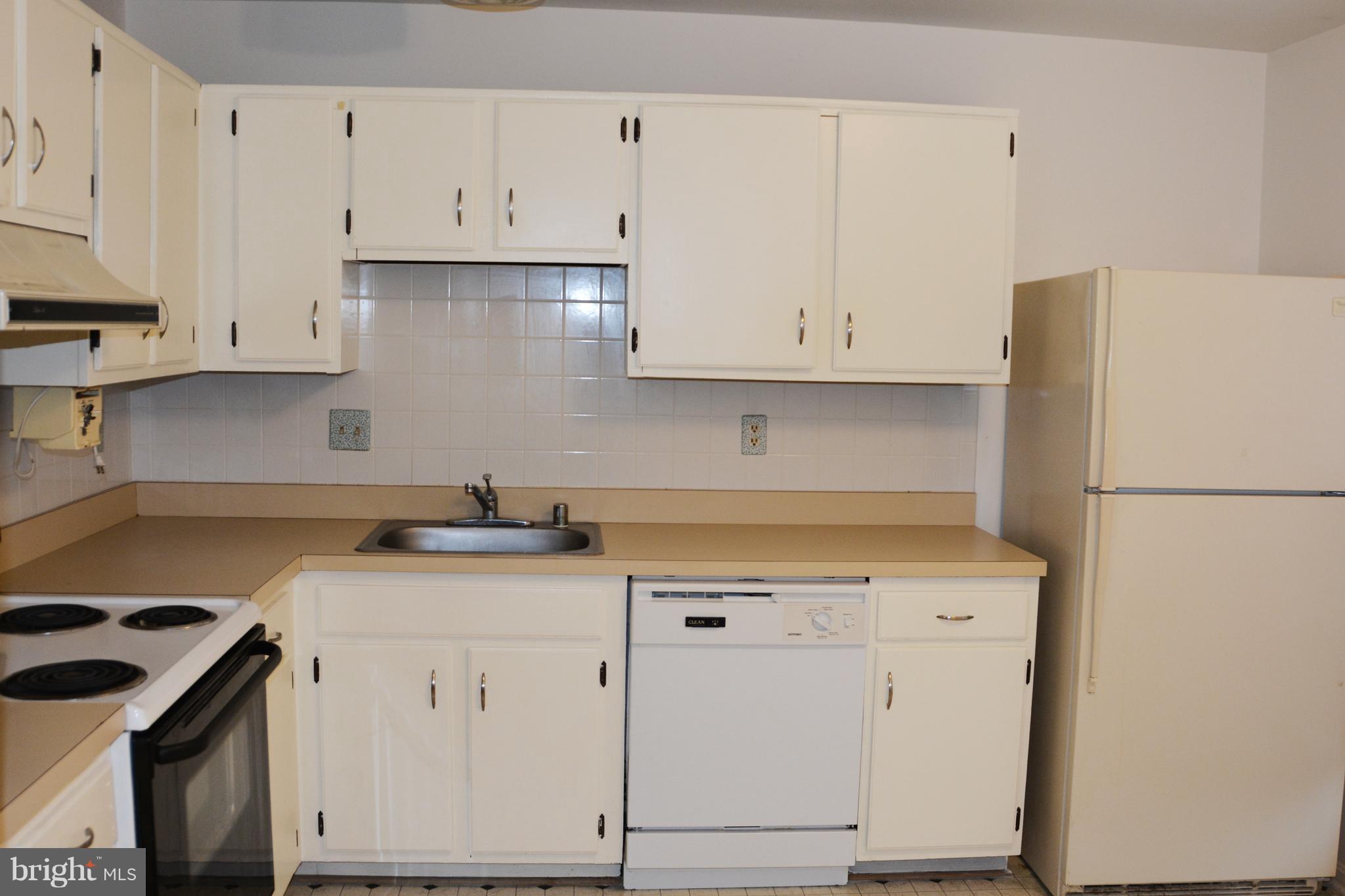1648 Colonial Way Frederick, MD 21702 - Photo 3 of 14 Kitchen
