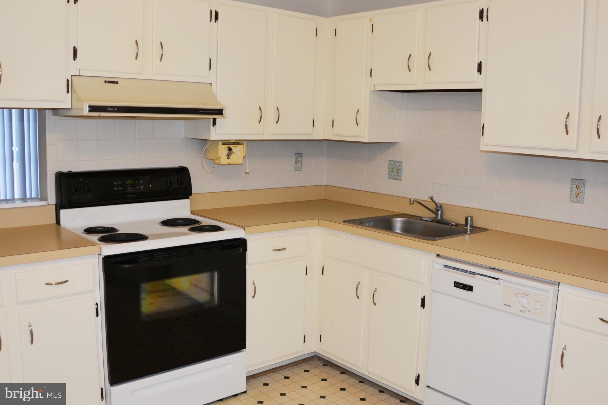 1648 Colonial Way Frederick, MD 21702 - Photo 4 of 14 Kitchen