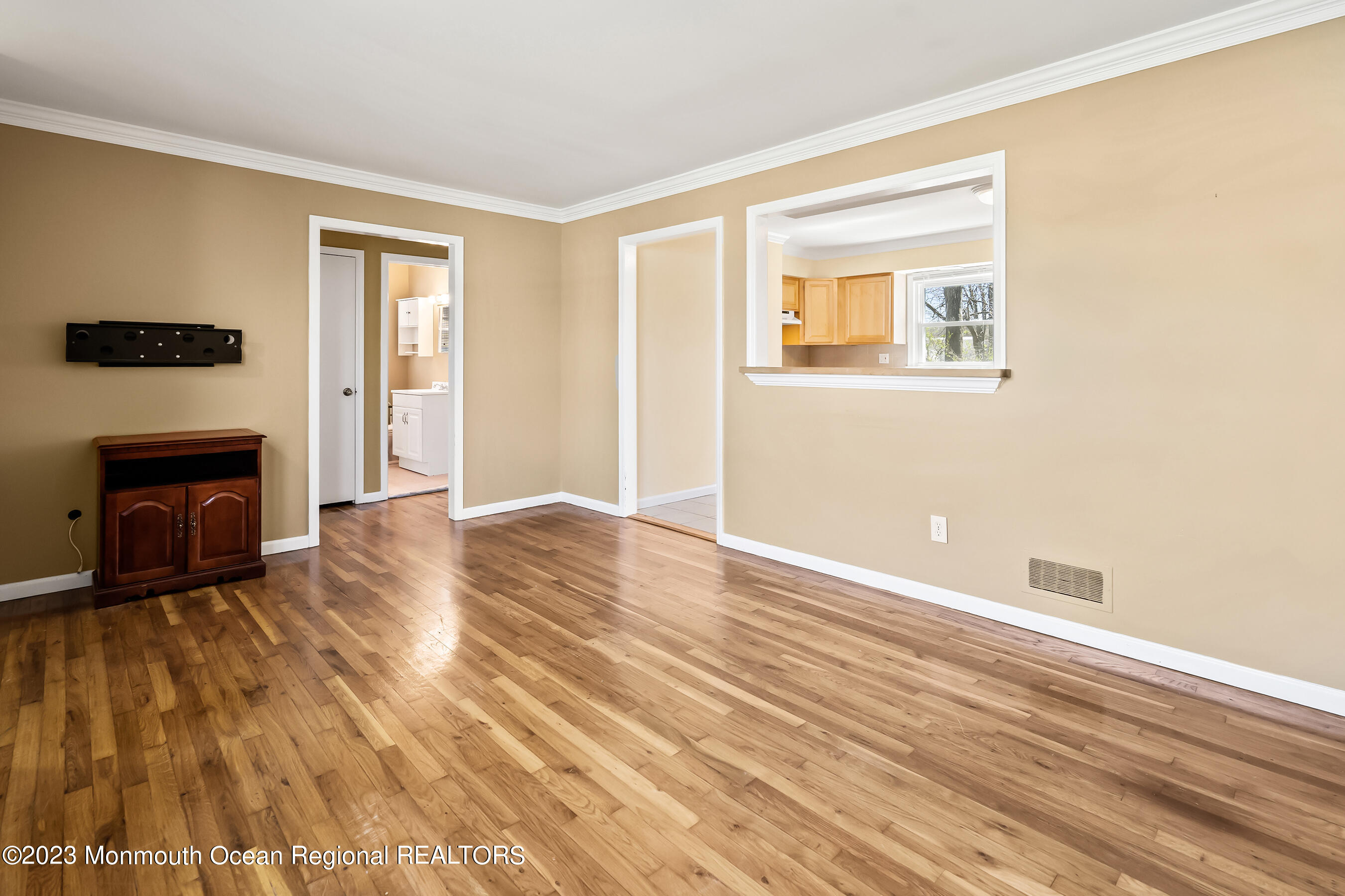 2206 Wilson Road Point Pleasant, NJ 08742 - Photo 5 of 19 Living 1D (1)