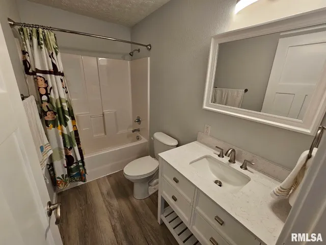 $259,400 | 10457 Puckett Lane, Mount Vernon, IL 62864