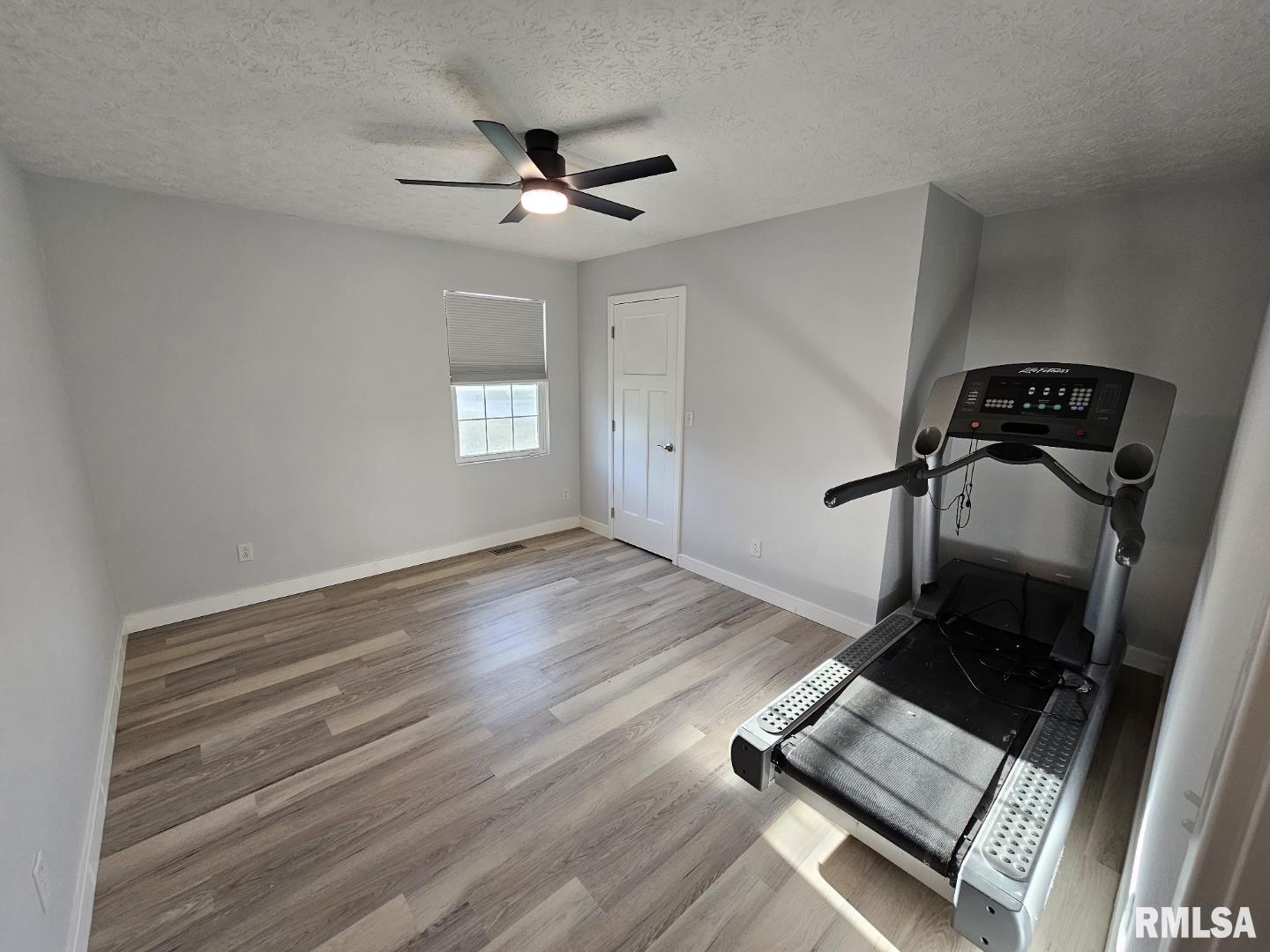 10457 Puckett Lane Mount Vernon, IL 62864 - Photo 20 of 25 a view of workspace with wooden floor