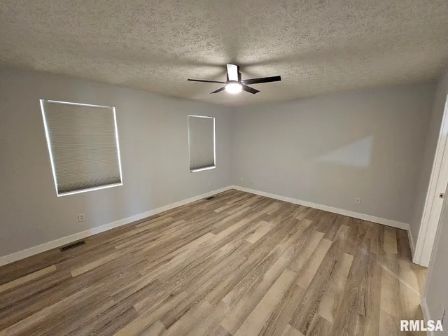 $259,400 | 10457 Puckett Lane, Mount Vernon, IL 62864