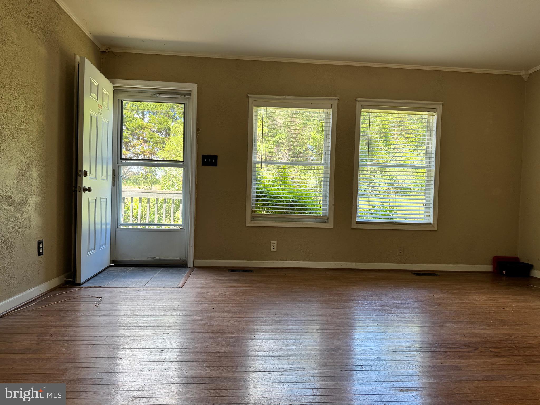 27520 Tatum Road Unionville, VA 22567 - Photo 15 of 31 Living room