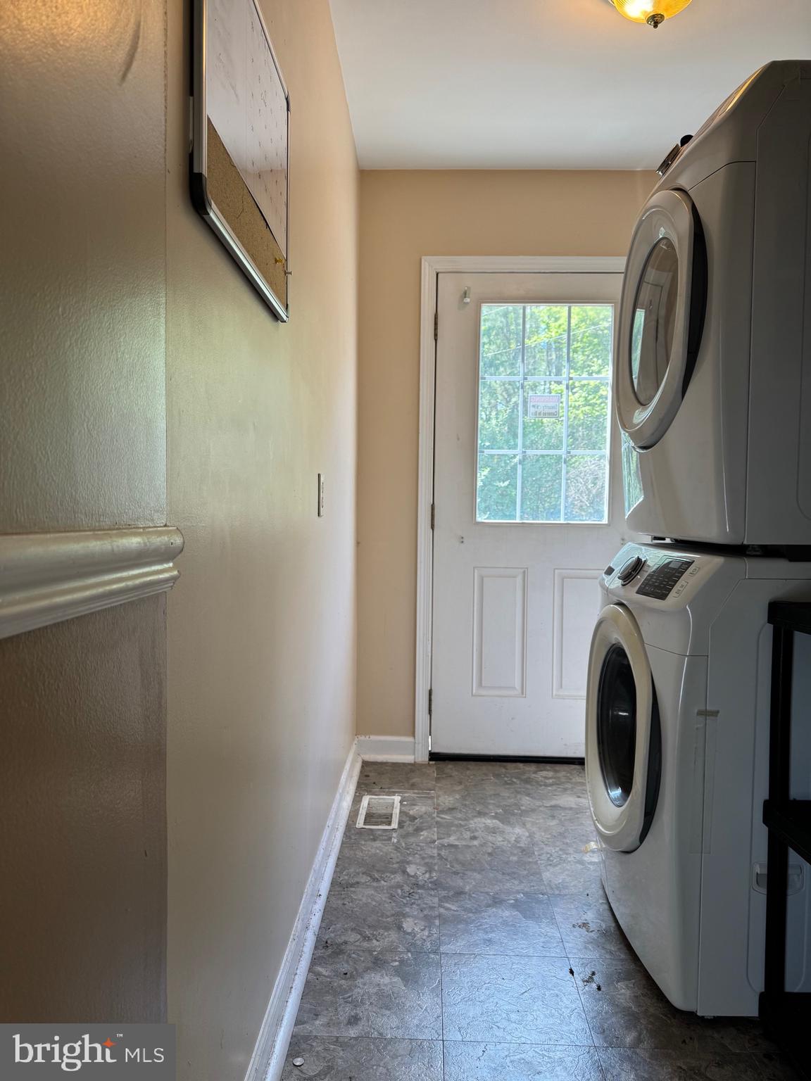 27520 Tatum Road Unionville, VA 22567 - Photo 2 of 31 Laundry room off side entrance