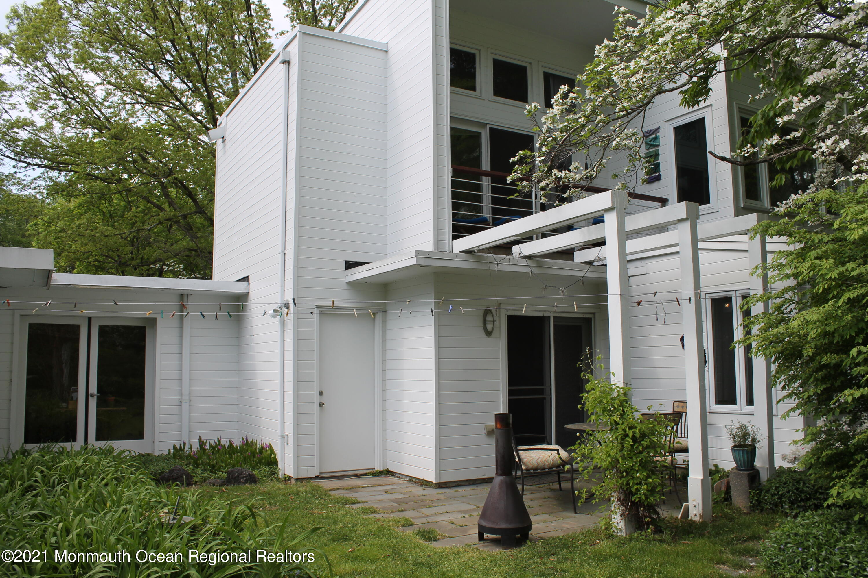 17 Pine Drive Roosevelt, NJ 08555 - Photo 5 of 22 a front view of a house with a yard