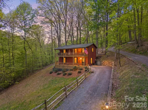 a view of a house with backyard