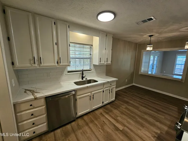 $249,900 | 102 Magnolia Circle, Vicksburg, MS 39180