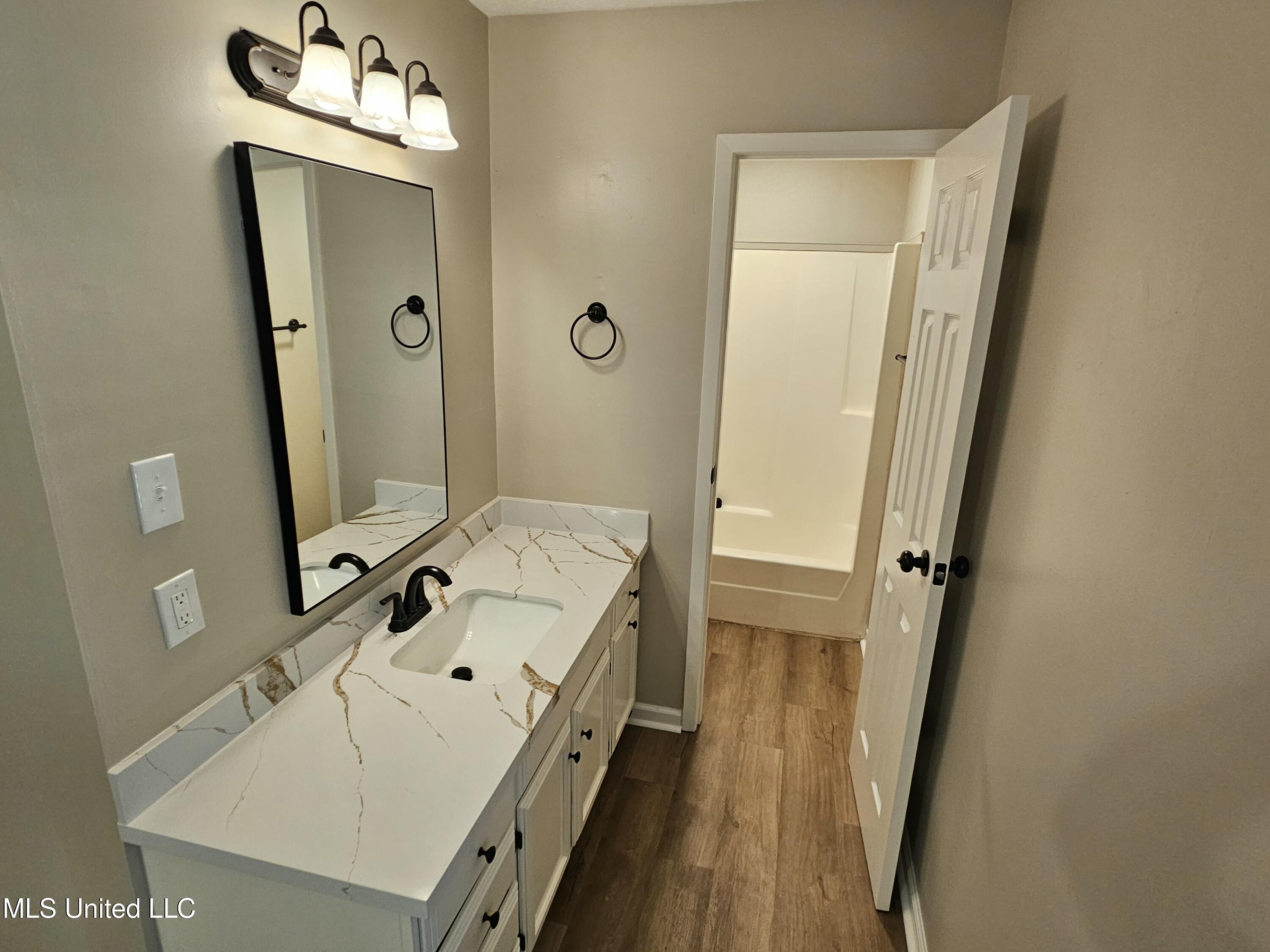 102 Magnolia Circle Vicksburg, MS 39180 - Photo 13 of 17 20251106_104110