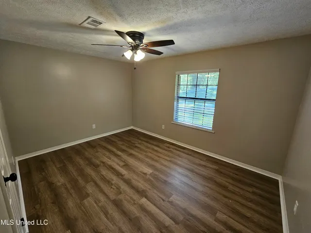 $249,900 | 102 Magnolia Circle, Vicksburg, MS 39180