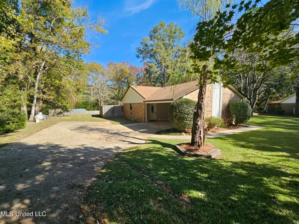 $229,900 | 102 Magnolia Circle, Vicksburg, MS 39180