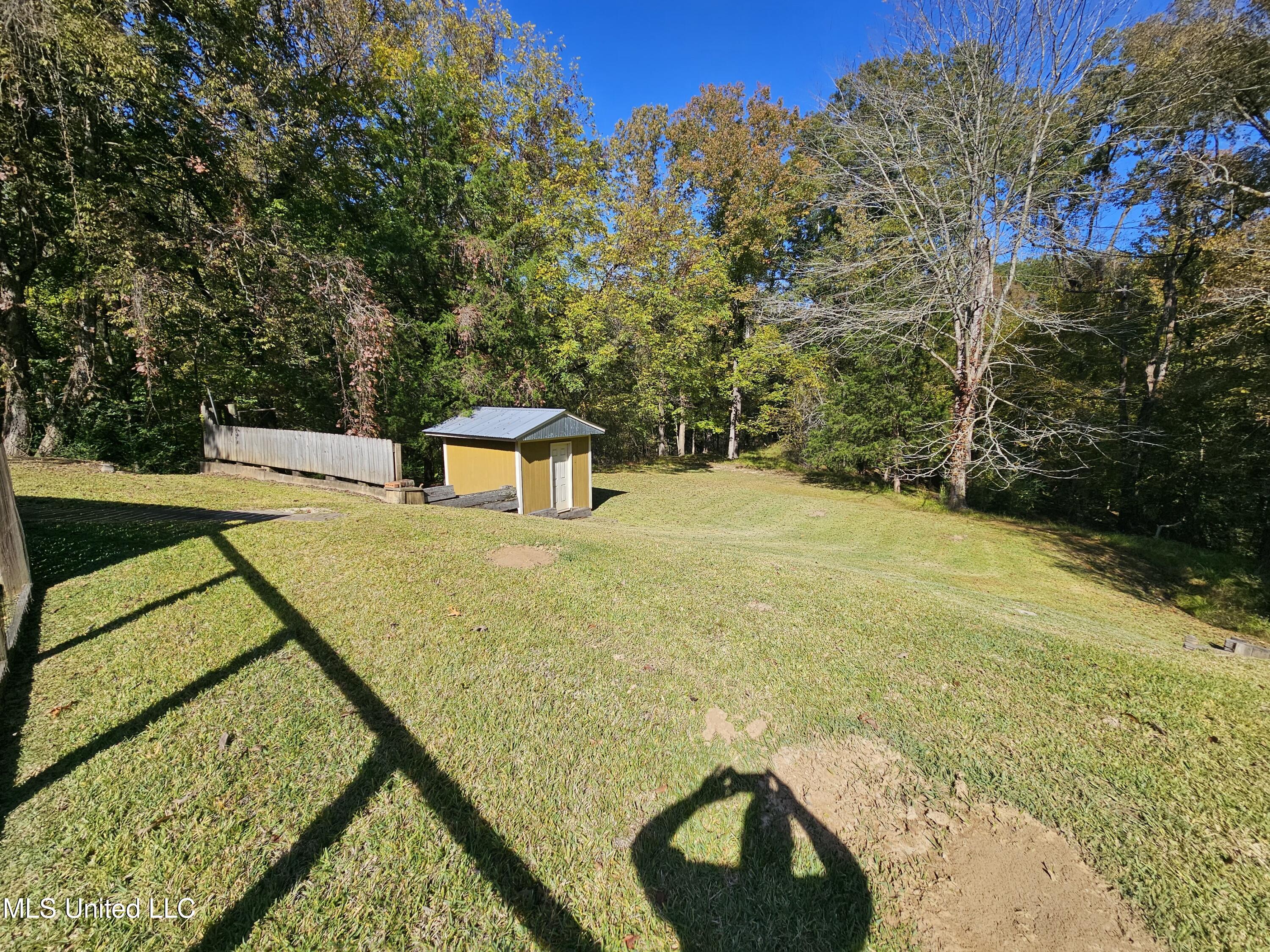 102 Magnolia Circle Vicksburg, MS 39180 - Photo 3 of 17 20251106_103527