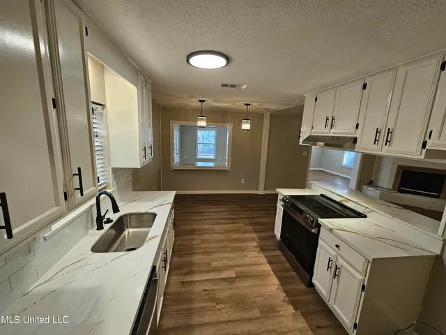 $249,900 | 102 Magnolia Circle, Vicksburg, MS 39180