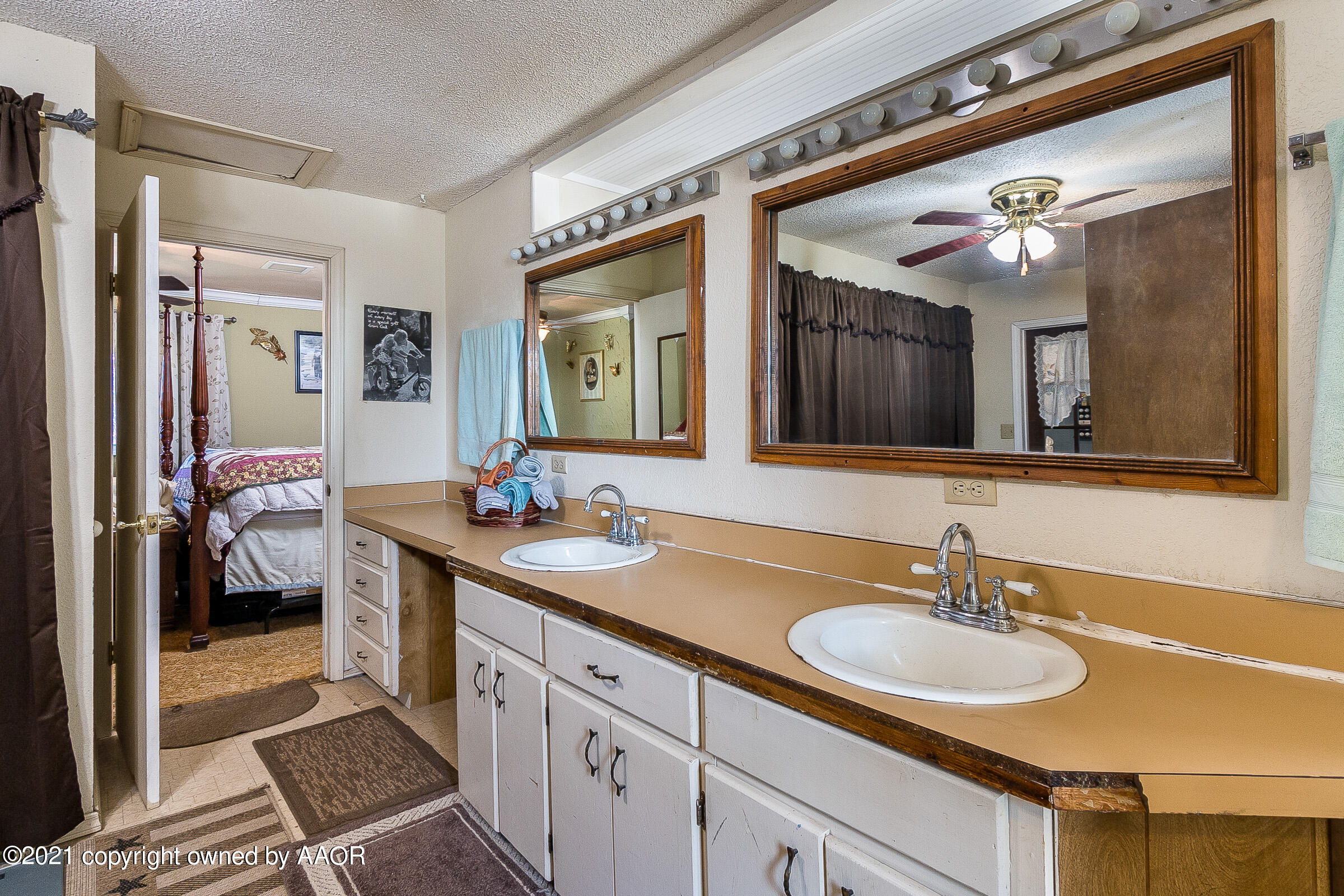 6951 West Cemetery Road Canyon, TX 79015 - Photo 24 of 39 024_Master Bathroom