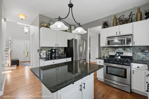 $525,000 | 2110 Summerlin Drive, Aurora, IL 60503