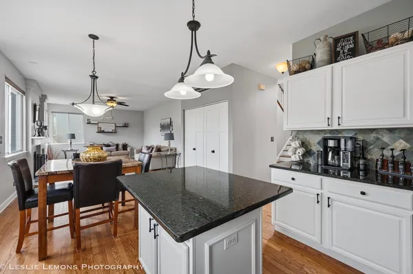 $525,000 | 2110 Summerlin Drive, Aurora, IL 60503