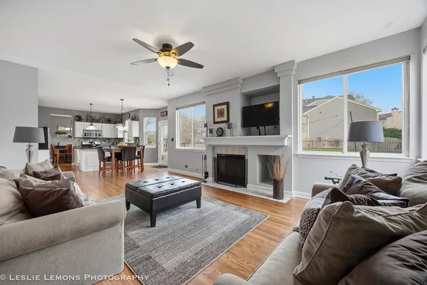 $525,000 | 2110 Summerlin Drive, Aurora, IL 60503