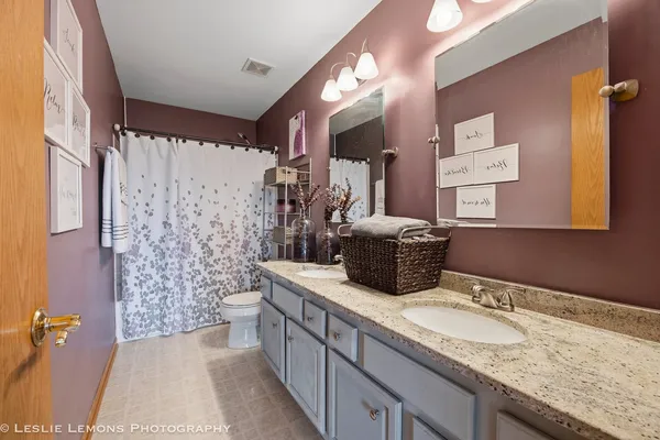 $525,000 | 2110 Summerlin Drive, Aurora, IL 60503