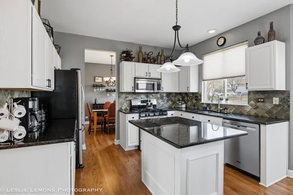 $525,000 | 2110 Summerlin Drive, Aurora, IL 60503